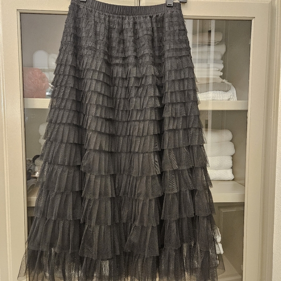 NWOT tiered tulle midi skirt - Picture 4 of 6